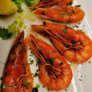 Ai 𝑮𝒂𝒎𝒃𝒆𝒓𝒐𝒏𝒊 𝒓𝒐𝒔𝒔𝒊 𝒈𝒓𝒊𝒈𝒍𝒊𝒂𝒕𝒊 di @ristorante_sardegna_85 è impossibile resistere😍🦐

Che siate amanti dei classici o in cerca di nuove specialità di mare, nel nostro ristorante c’è sempre il piatto perfetto per voi😋

Prenotate subito e venite a trovarci❣️

Sardegna 85 e il suo staff vi aspettano in

📍Via Sardegna 85, Cagliari
📆Aperto tutti i giorni da lunedì alla domenica 
dalle 12:00 alle 15:00 e 
dalle 19:00 alle 23:00
🚫Chiuso il mercoledì 

☎️Per info e prenotazioni 070 657902
📲Prenotazioni WhatsApp 24h: +39 3275538179
🌐https://ristorantesardegna85.it

#Sardegna85 #Cagliari #CucinaSarda #SaporiAutentici #TradizioneSarda #FoodLovers #GustoSardo #Instafood #Food #FoodExperience #CulturaSarda #Ristorante #RistorantiCagliari #Sardegna #LoveIt #PortoCagliari #Centro #secondi #secondidipesce #gamberonirossigrigliati